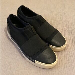 J/SLIDES NYC Black Slip-On Shoes. Size 7 1/2